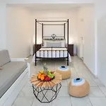Soula Otel Fira (Santorini)