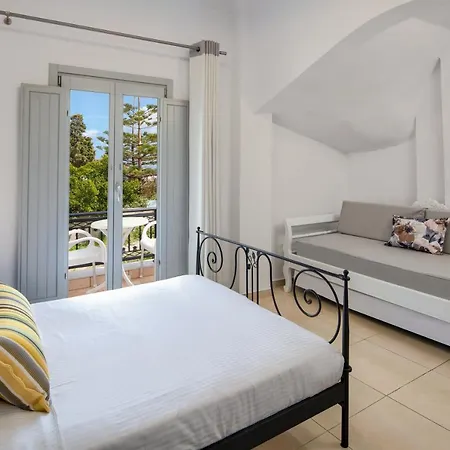 Soula Hotel Fira (Santorini)