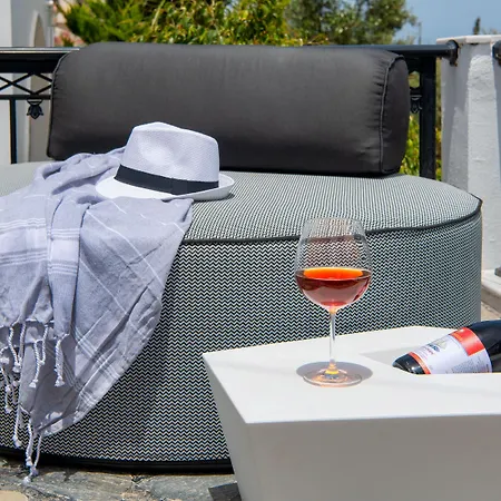 Soula Hotel Fira (Santorini)