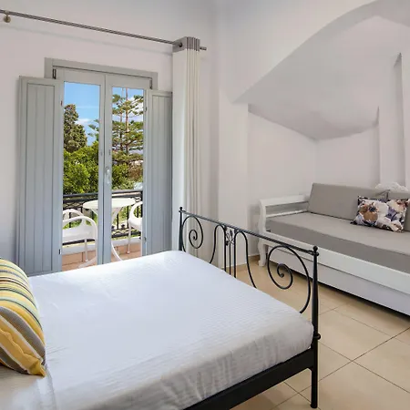 Soula 3* Fira (Santorini)