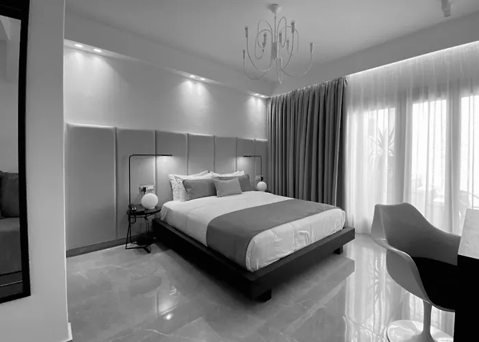 Soula 3* Fira (Santorini)