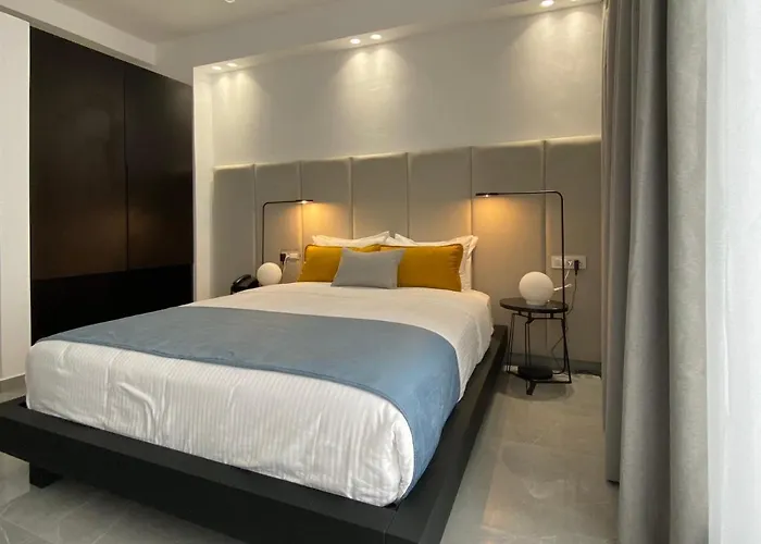 Soula 3* Fira (Santorini)