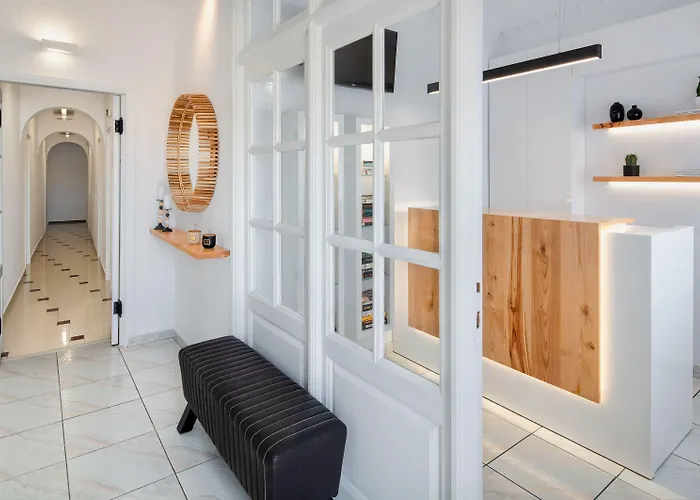 Soula Hotel Fira (Santorini)