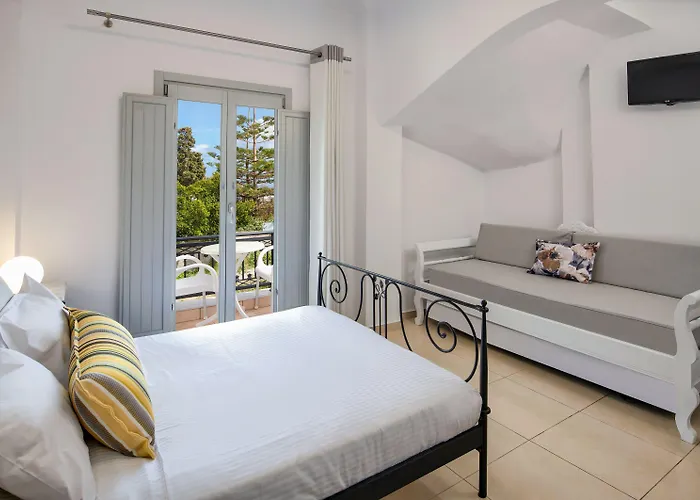 Soula 3* Fira (Santorini)