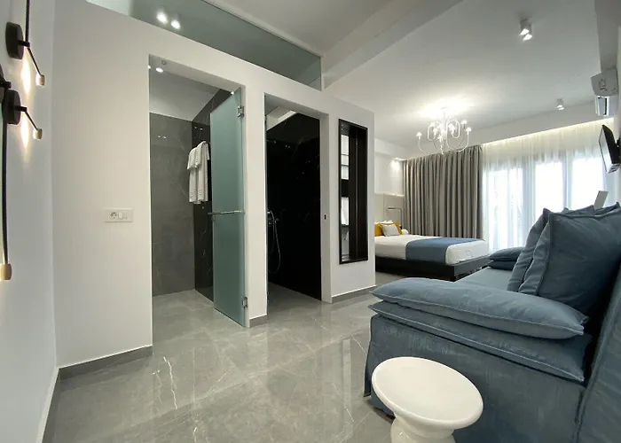 Soula Hotel Fira (Santorini)