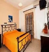 Soula Otel Fira (Santorini)