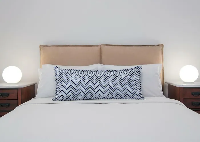 Soula Otel Fira (Santorini)